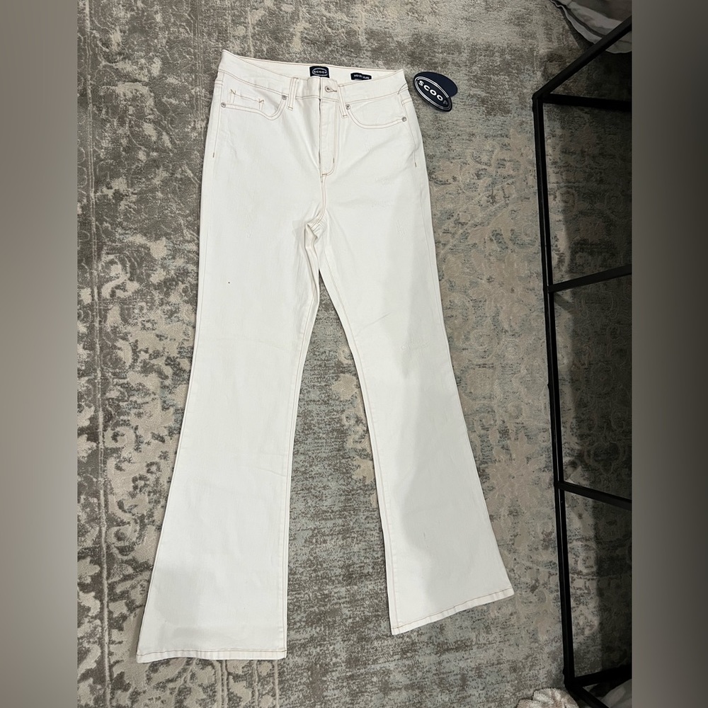 White jeans, scoop. Size 10, new with tags.